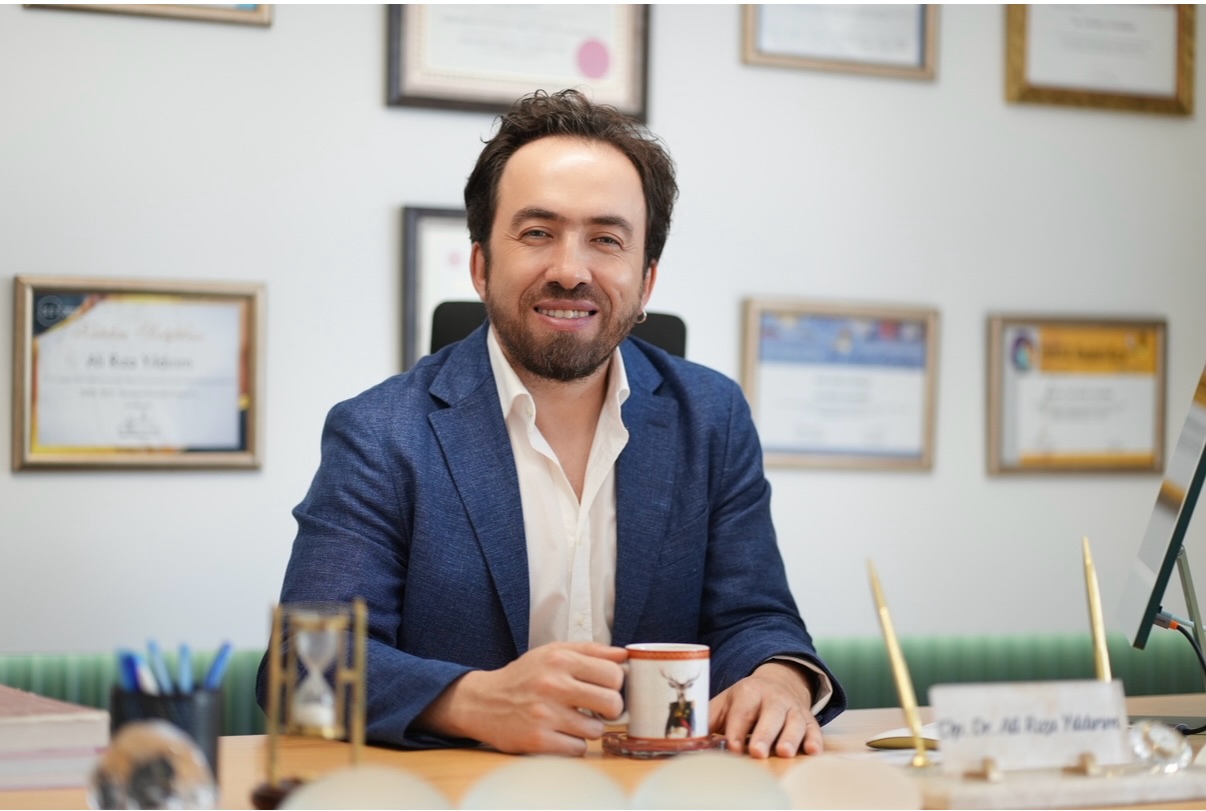 Op. Dr. Ali Rıza Yıldırım - Rinoplasti, yüz estetiği ve vücut şekillendirme konusunda uzman İstanbul plastik cerrahı